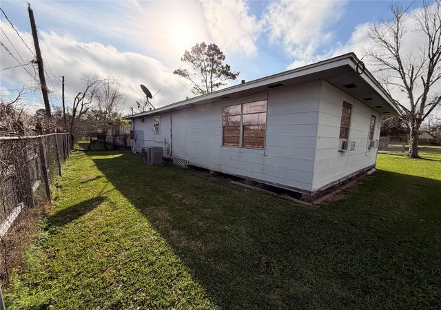Homes for sale in Richwood, TX | 116 W Mahan St, Richwood, TX 77531 | MLS# 46783161