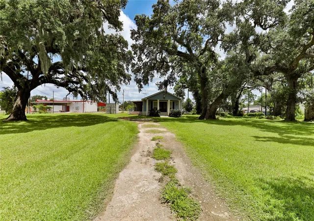 2nd image of 444 E Clay St, West Columbia, TX 77486 | MLS# 17811773