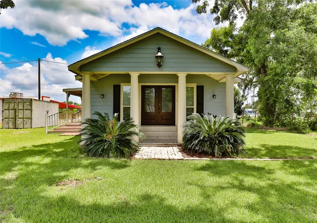 4th image of 444 E Clay St, West Columbia, TX 77486 | MLS# 17811773