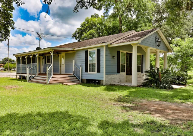 5th image of 444 E Clay St, West Columbia, TX 77486 | MLS# 17811773