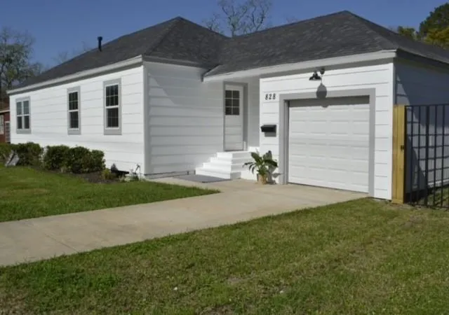 Single family home for sale at 828 Holly St, La Marque, TX 77568 | MLS# 66133770 | Listing updated on 2026-09-20