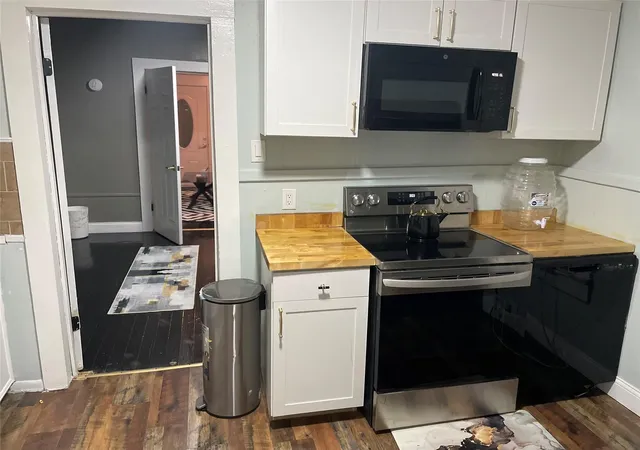 Photo 3 of Single family home for sale at 1214 42nd St, Galveston, TX 77550 | MLS# 23445416 | Listing updated on 2026-08-29