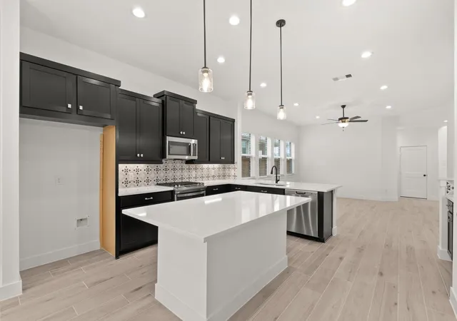 4th image of 607 Crested Duck Ct, Willis, TX 77318 | MLS# 65777465