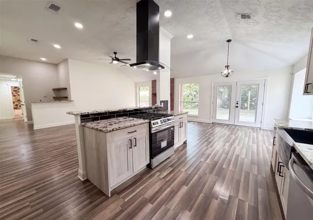 Photo 1 of Single family home for sale at 4011 Hunnington Dr, Conroe, TX 77303 | MLS# 3839497 | Listing updated on 2026-09-20