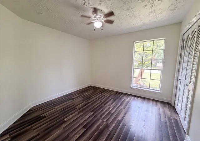 Photo 3 of Single family home for sale at 4011 Hunnington Dr, Conroe, TX 77303 | MLS# 3839497 | Listing updated on 2026-09-20
