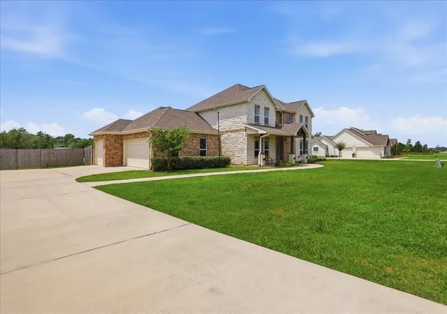 5th image of 6842 Cherry Bayou Dr, Baytown, TX 77523 | MLS# 68502030