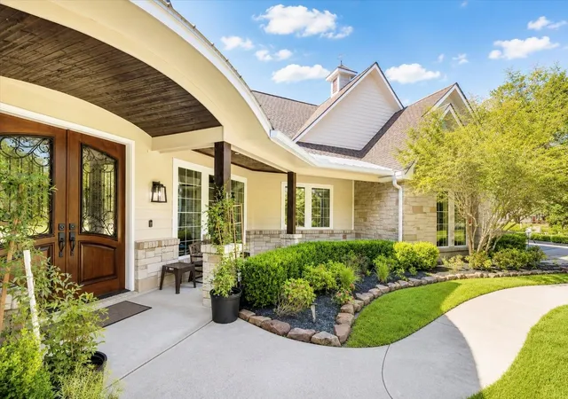Photo 2 of Single family home for sale at 10332 Crown Ranch Blvd, Montgomery, TX 77316 | MLS# 31010647 | Listing updated on 2026-07-08