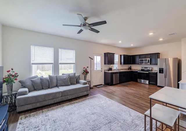 Photo 4 of Single family home for sale at 301 Wonderful Life Wy, Jarrell, TX 76537 | MLS# 40463718 | Listing updated on 2026-08-26