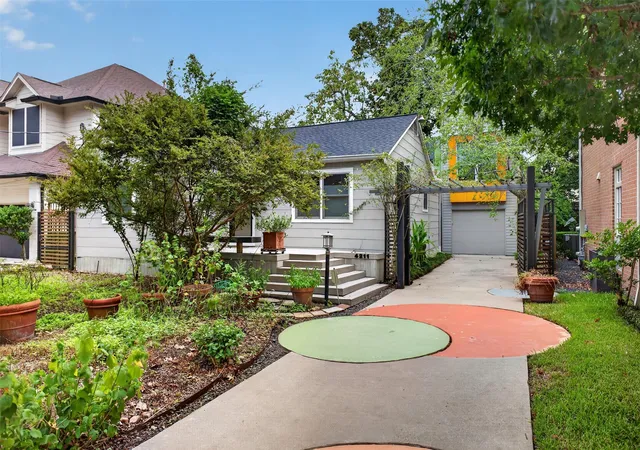Photo 1 of Sale Pending at 4211 Albans St, Houston, TX 77005 | MLS# 47486437 | Listing updated on 2026-09-16