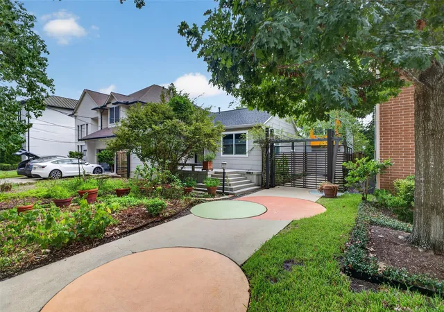 Photo 2 of Sale Pending at 4211 Albans St, Houston, TX 77005 | MLS# 47486437 | Listing updated on 2026-09-16