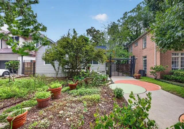 Photo 3 of Sale Pending at 4211 Albans St, Houston, TX 77005 | MLS# 47486437 | Listing updated on 2026-09-16