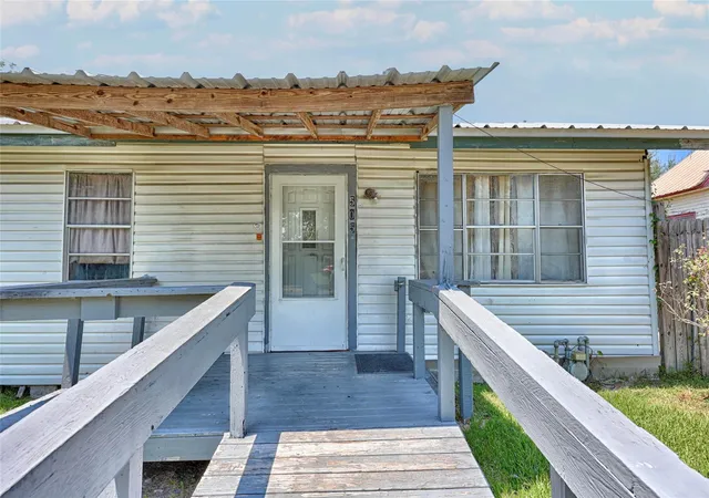 Photo 4 of Single family home for sale at 505 Kellett Ave, Schulenburg, TX 78956 | MLS# 72628090 | Listing updated on 2026-08-28