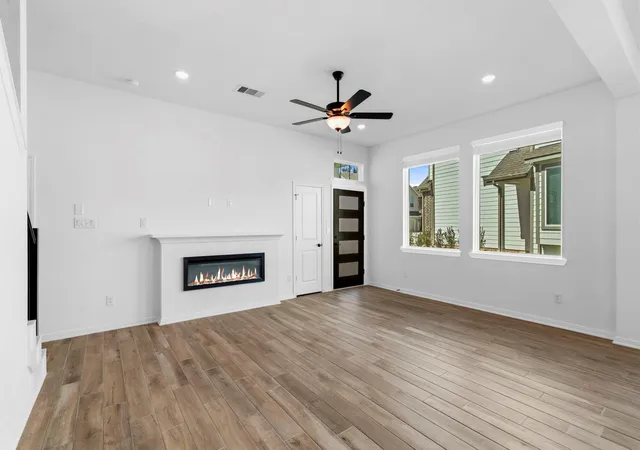 Photo 2 of Townhouse for sale at 110 W Coralburst Loop, Montgomery, TX 77316 | MLS# 3863144 | Listing updated on 2026-07-25