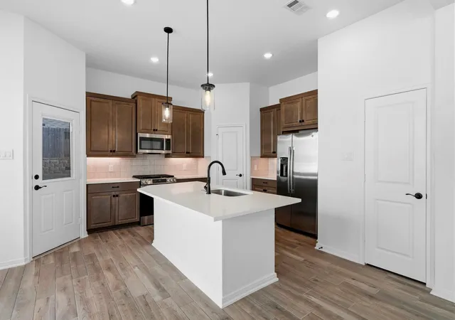 Photo 3 of Townhouse for sale at 110 W Coralburst Loop, Montgomery, TX 77316 | MLS# 3863144 | Listing updated on 2026-07-25