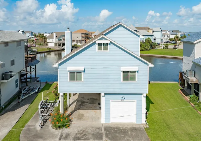 2nd image of 325 Admiral Cir, Galveston, TX 77554 | MLS# 98736920