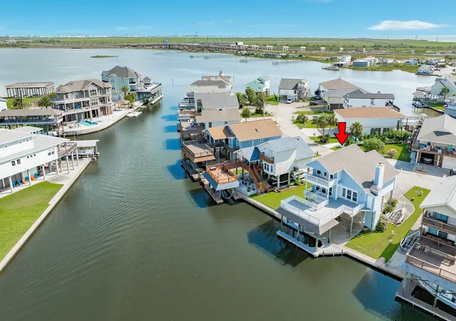 Photo 3 of Single family home for sale at 325 Admiral Cir, Galveston, TX 77554 | MLS# 98736920 | Listing updated on 2026-09-20