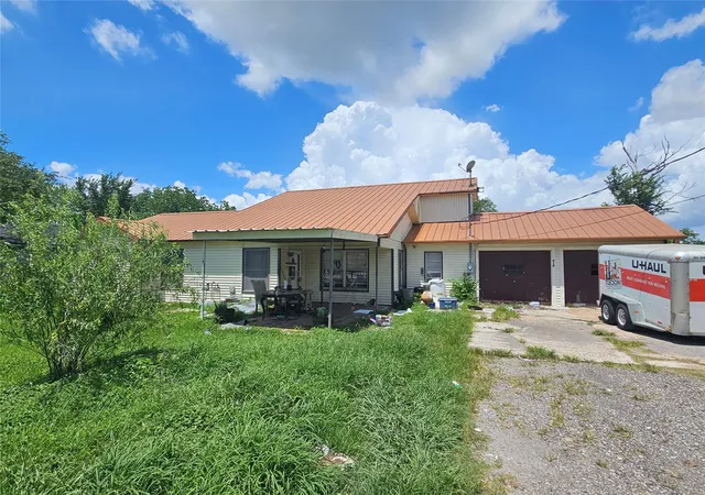 1st image of 712 Oak Ave, Highlands, TX 77562 | MLS# 26384272