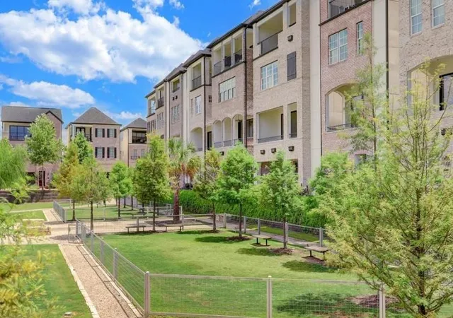 4th image of 5923 Cottage Grove Lake Dr, Houston, TX 77007 | MLS# 74250966