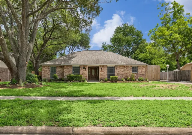 2nd image of 15510 Jersey Dr, Jersey Village, TX 77040 | MLS# 28049332