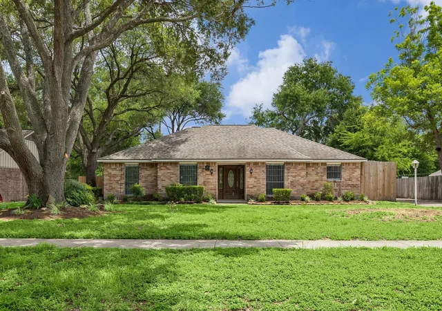 3rd image of 15510 Jersey Dr, Jersey Village, TX 77040 | MLS# 28049332