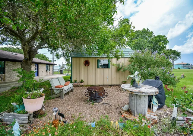 Photo 3 of Single family home for sale at 1495 W Bayshore Dr, Palacios, TX 77465 | MLS# 60121427 | Listing updated on 2026-09-04