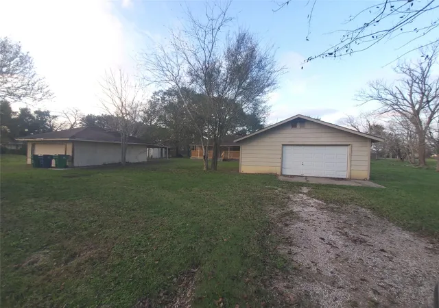 Photo 4 of Single family home for sale at 1233 Caldwell Rd, Angleton, TX 77515 | MLS# 47652464 | Listing updated on 2026-10-01