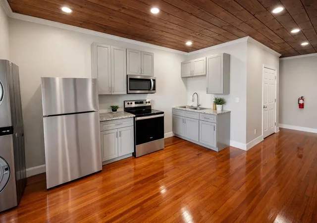 Listing Photo 5 - Condo for sale in building located at 2115 Broadway Ave J, Galveston, TX 77550