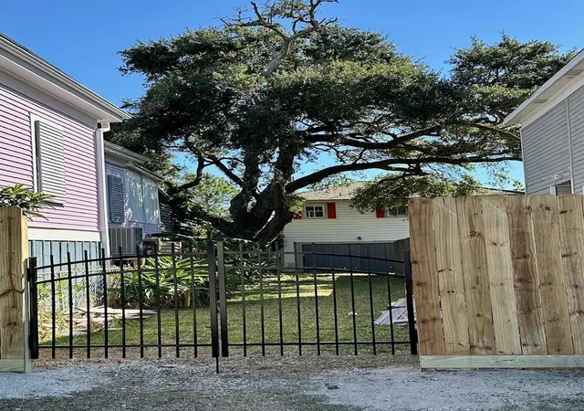 Photo 1 of Single family home for sale at 1009 Sealy St, Galveston, TX 77550 | MLS# 87086895 | Listing updated on 2026-09-13