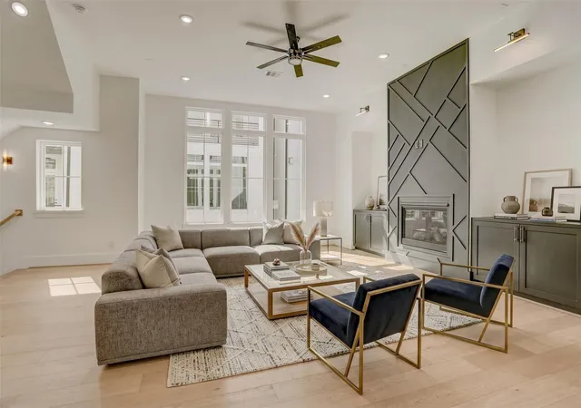 1st image of 1911 Lauderdale St, Houston, TX 77030 | MLS# 80349367
