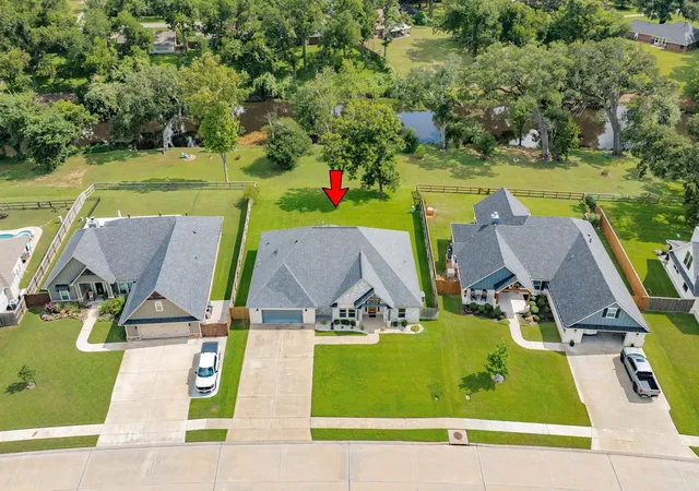 3rd image of 216 Creekside Ln, Lake Jackson, TX 77566 | MLS# 65166377