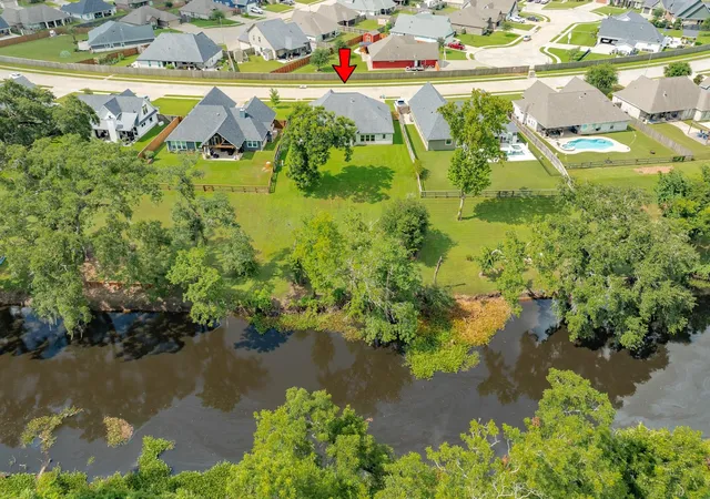 5th image of 216 Creekside Ln, Lake Jackson, TX 77566 | MLS# 65166377