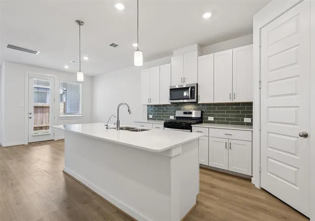 Photo 2 of Single family home for sale at 2156 Blue Heron Dr, Kemah, TX 77565 | MLS# 88722942 | Listing updated on 2026-09-01