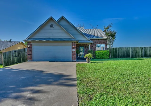 Homes for sale in Brenham, TX | 1200 Cheyenne Dr, Brenham, TX 77833 | MLS# 66544145