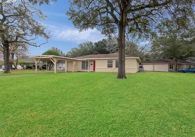 Photo 2 of Single family home for sale at 1000 S Shepherd Dr, Baytown, TX 77520 | MLS# 66165481 | Listing updated on 2026-08-08