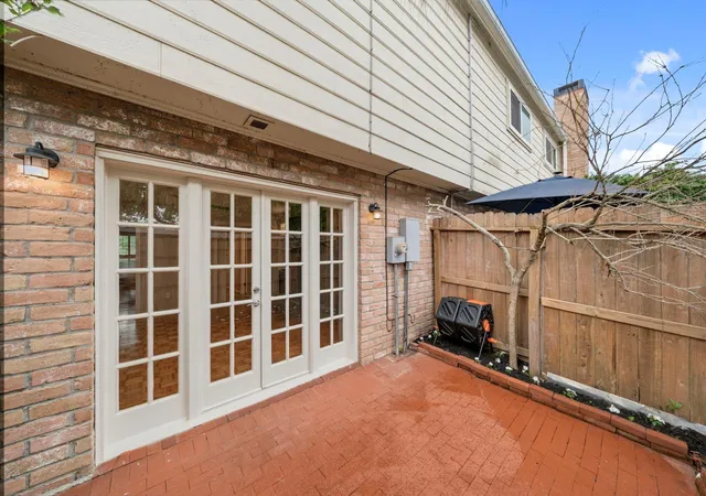 Photo 4 of Townhouse for sale at 10152 Longmont Dr #38/10, Houston, TX 77042 | MLS# 55920943 | Listing updated on 2026-09-20