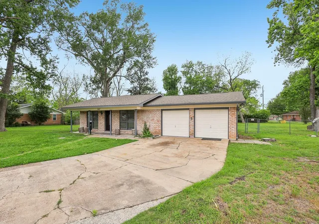 3rd image of 3907 Galway Ln, Houston, TX 77080 | MLS# 97924976