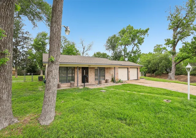 4th image of 3907 Galway Ln, Houston, TX 77080 | MLS# 97924976