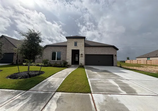 Photo 1 of Sale Pending at 31535 Fern Grv Rd, Fulshear, TX 77423 | MLS# 56586218 | Listing updated on 2026-07-28