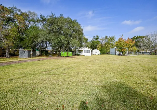 Homes for sale in Pearland, TX | 5905 Willow Dr, Pearland, TX 77584 | MLS# 16146418