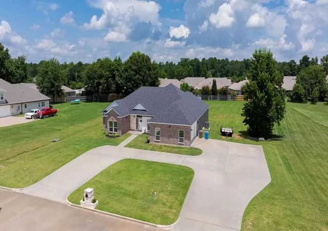 2nd image of 201 Silver Spur Dr, Lufkin, TX 75904 | MLS# 92444805