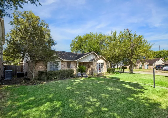 Photo 2 of Sale Pending at 11302 Brighton Ln, Meadows Place, TX 77477 | MLS# 27170228 | Listing updated on 2026-10-03