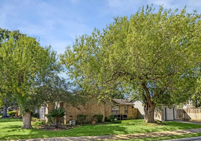 Photo 3 of Sale Pending at 11302 Brighton Ln, Meadows Place, TX 77477 | MLS# 27170228 | Listing updated on 2026-10-03