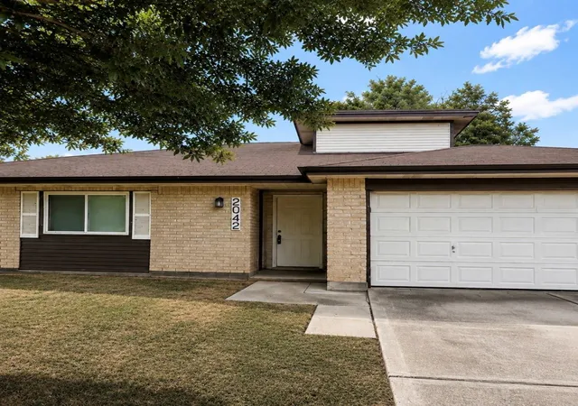 Photo 2 of Single family home for sale at 2042 Bridge Cross Ln, Houston, TX 77067 | MLS# 78705723 | Listing updated on 2026-09-22