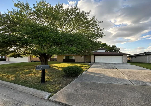 Photo 3 of Single family home for sale at 2042 Bridge Cross Ln, Houston, TX 77067 | MLS# 78705723 | Listing updated on 2026-09-22