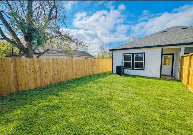 21st image of 6010 Bobby Burns St, Houston, TX 77028 | MLS# 11394608