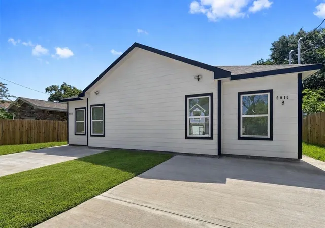 Photo 3 of Multi family home for sale at 6010 Bobby Burns St, Houston, TX 77028 | MLS# 11394608 | Listing updated on 2026-09-09