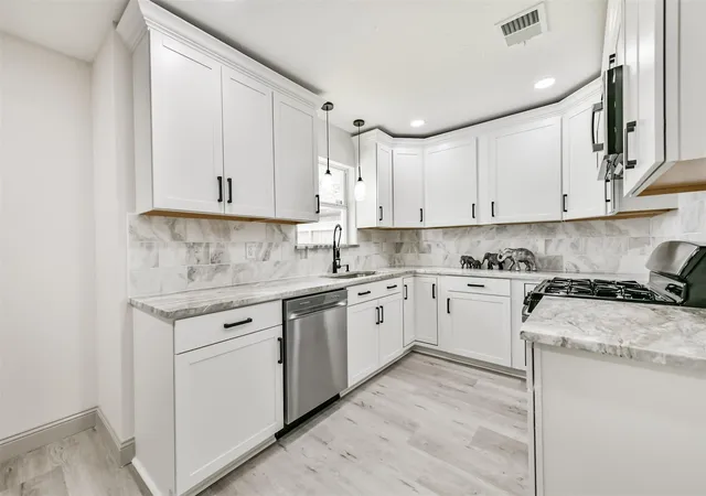 Photo 2 of Sale Pending at 2005 Cheryl Dr, Pearland, TX 77581 | MLS# 53576427 | Listing updated on 2026-09-11