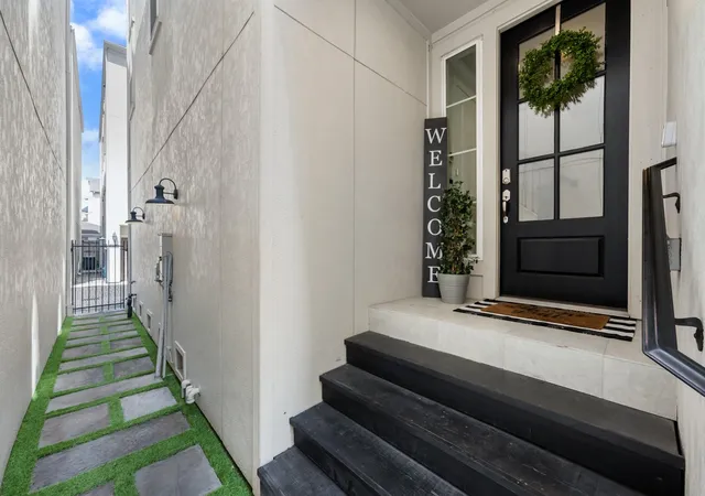 2nd image of 1309 W 24th St #A, Houston, TX 77008 | MLS# 72268735