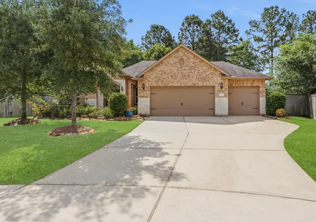 2nd image of 19 S Sandbells Park Ln, Montgomery, TX 77316 | MLS# 49461509