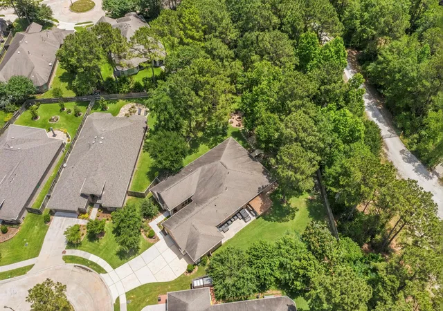 3rd image of 19 S Sandbells Park Ln, Montgomery, TX 77316 | MLS# 49461509